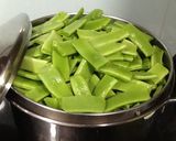 Foto del paso 2 de la receta: Judías verdes rehogadas con cebolla morada
