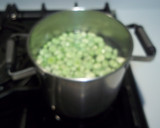 Foto del paso 3 de la receta: Habas con leche y yemas