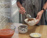 Foto del paso 2 de la receta: Empanada de atún y pimiento morrón
