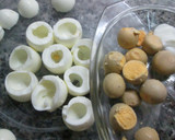 Foto del paso 1 de la receta: Huevos rellenos con crema de yema