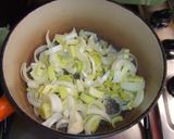 Foto del paso 6 de la receta: Sopa de repollo y puerro a la mantequilla con crujientes de bacón