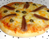 Foto del paso 2 de la receta: Pizzeta de quesos y anchoas
