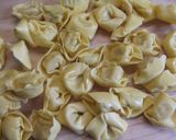 Foto del paso 4 de la receta: Tortelloni con salsa de guisantes y cheddar maduro