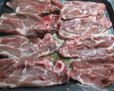 Foto del paso 1 de la receta: Chuletas de cerdo con manzanas dulces