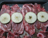Foto del paso 2 de la receta: Chuletas de cerdo con manzanas dulces