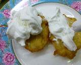 Foto del paso 7 de la receta: Buñuelos de plátano con crema de yogur