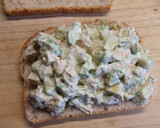 Foto del paso 3 de la receta: Bocadillo de pollo frío con aguacate