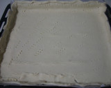 Foto del paso 1 de la receta: Tarta de crema pastelera con grosellas silvestres escarchadas