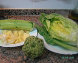 Foto del paso 1 de la receta: Pure de calabacín con hojas de lechuga y picatostes