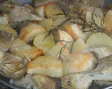 Foto del paso 6 de la receta: Patatas y alcachofas al romero para carnes
