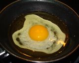 Foto del paso 3 de la receta: Huevo frito con beicon