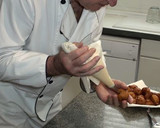 Foto del paso 11 de la receta: Buñuelos de viento rellenos de crema