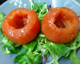 Foto del paso 4 de la receta: Tomates rellenos de ensalada y gambas