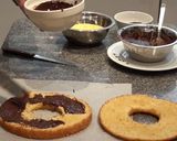 Foto del paso 3 de la receta: Roscón de bizcocho con yema quemada