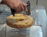 Foto del paso 7 de la receta: Roscón de bizcocho con yema quemada