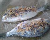 Foto del paso 1 de la receta: Doradas salvajes con aderezo de pétalos de flores