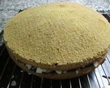 Foto del paso 8 de la receta: Pastel de café con crema de chocolate, almendras y glaseado real