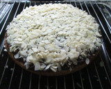 Foto del paso 9 de la receta: Pastel de café con crema de chocolate, almendras y glaseado real