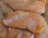 Foto del paso 1 de la receta: Pechuga de pollo gratinada al pimentón dulce