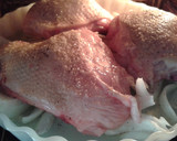 Foto del paso 2 de la receta: Contramuslos de pollo y cebollas confitados en grasa de oca