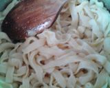 Foto del paso 5 de la receta: Pasta fresca con mariscos y salsa de ajo y aceite