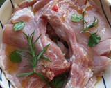 Foto del paso 2 de la receta: Chuletas de cerdo al vermut