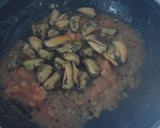 Foto del paso 4 de la receta: Aceitunas con mejillones en escabeche y queso manchego
