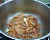 Foto del paso 3 de la receta: Merluza con gambas y almejas