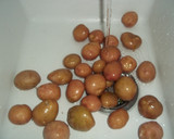 Foto del paso 1 de la receta: Cocer las patatas con piel