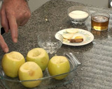 Foto del paso 1 de la receta: Manzanas al horno rellenas de crema