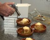 Foto del paso 9 de la receta: Manzanas al horno rellenas de crema