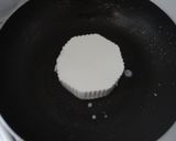 Foto del paso 3 de la receta: Queso fresco con aliño de tomate