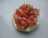 Foto del paso 4 de la receta: Queso fresco con aliño de tomate