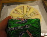 Foto del paso 6 de la receta: Pizza de pera y gorgonzola