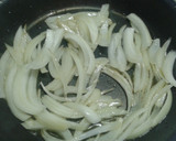 Foto del paso 3 de la receta: Queso de cabra frito con cebolla y tomate confitados