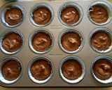 Foto del paso 6 de la receta: Cupcakes de chocolate con mermelada de frambuesa