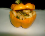 Foto del paso 5 de la receta: Pimiento amarillo relleno de verduras y gambas