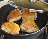 Foto del paso 4 de la receta: Pollo al coñac con salsa de pimientos rojos