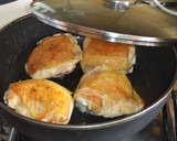 Foto del paso 4 de la receta: Pollo al coñac con salsa de pimientos rojos