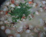 Foto del paso 6 de la receta: Zamburiñas y langostinos en salsa