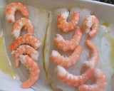 Foto del paso 2 de la receta: Bacalao fresco gratinado con langostinos