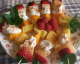 Foto del paso 6 de la receta: Brochetas de frutas de estación