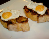 Foto del paso 4 de la receta: Montaditos de setas y huevos de codorniz