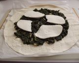 Foto del paso 5 de la receta: Tronco de espinacas, queso blanco y sésamo