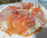 Foto del paso 2 de la receta: Pizza de tomate, jamón serrano y piña