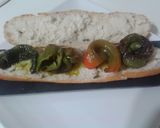 Foto del paso 5 de la receta: Baguettes con pimientos fritos y panceta adobada