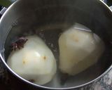Foto del paso 3 de la receta: Peras con chocolate al aroma de ron y vainilla