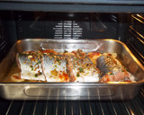 Foto del paso 9 de la receta: Salmón entero con almendras y patatas