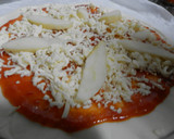 Foto del paso 2 de la receta: Pizza de gorgonzola y jamón con piña