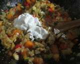 Foto del paso 3 de la receta: Pimientos rellenos de vegetales y queso fresco